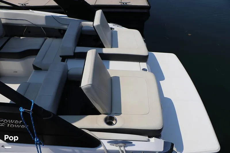 Slide: The Image of Regal LS2 2022 - 15873132