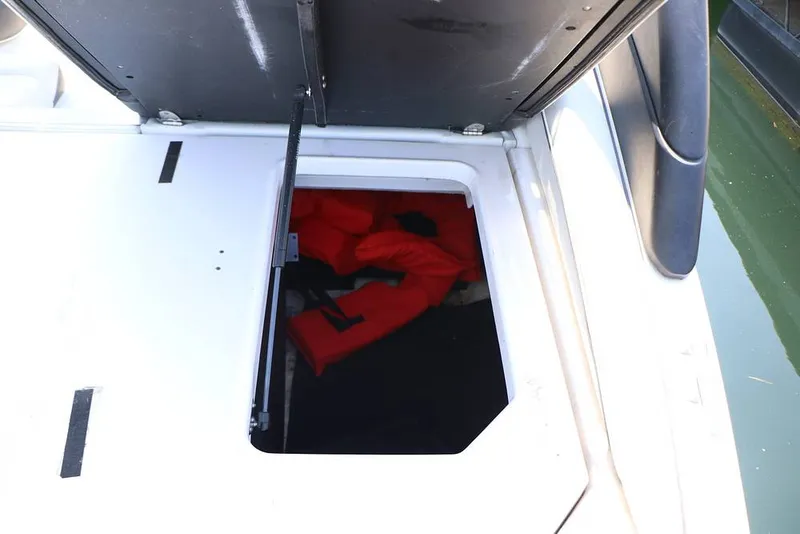 Slide: The Image of Regal LS2 2022 - 15873135