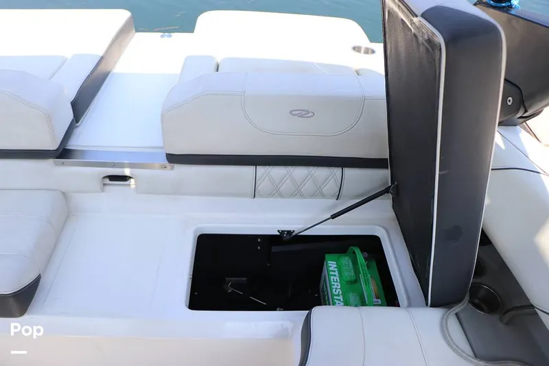 Slide: The Image of Regal LS2 2022 - 15873140