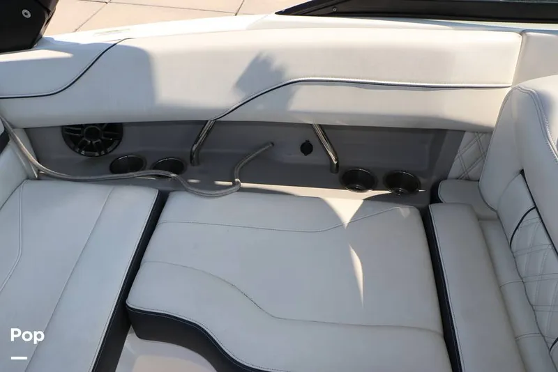 Slide: The Image of Regal LS2 2022 - 15873144