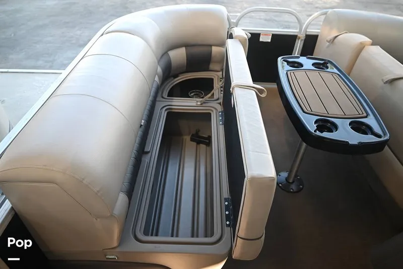 Slide: The Image of Sun Tracker Party Barge 22 DLX 2021 - 15993063