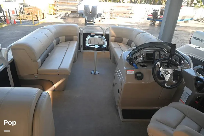 Slide: The Image of Sun Tracker Party Barge 22 DLX 2021 - 15993058