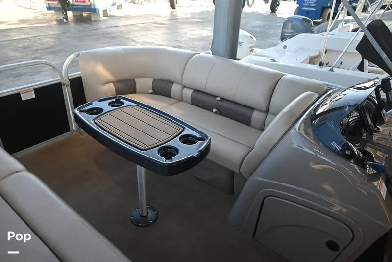 Slide: The Image of Sun Tracker Party Barge 22 DLX 2021 - 15993062