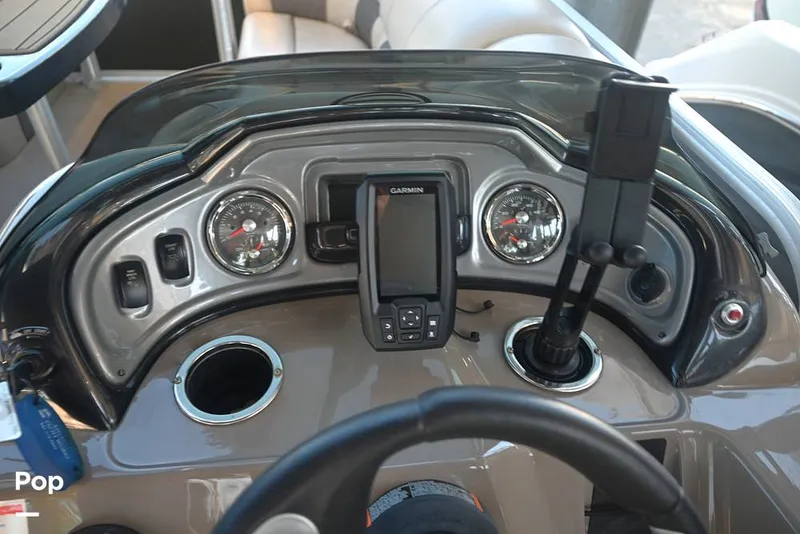 Slide: The Image of Sun Tracker Party Barge 22 DLX 2021 - 15993070