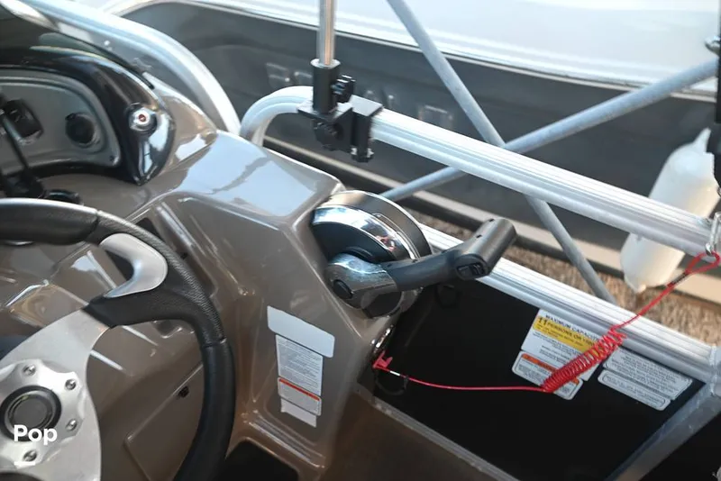 Slide: The Image of Sun Tracker Party Barge 22 DLX 2021 - 15993071