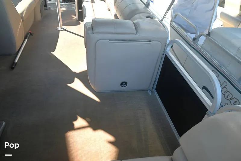 Slide: The Image of Sun Tracker Party Barge 22 DLX 2021 - 15993075