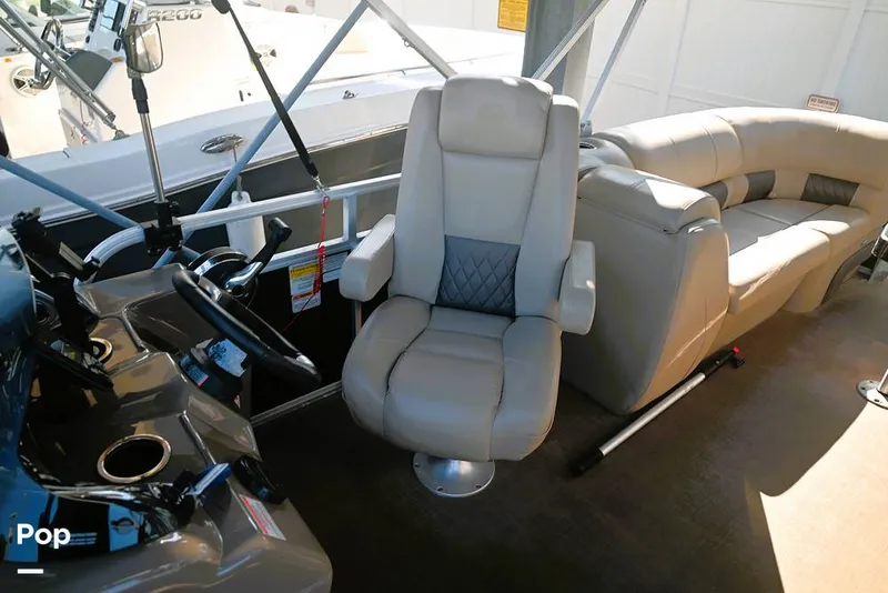 Slide: The Image of Sun Tracker Party Barge 22 DLX 2021 - 15993076