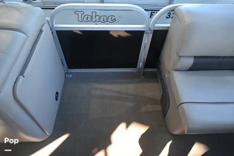 Slide: The Image of Sun Tracker Party Barge 22 DLX 2021 - 15993078