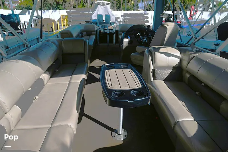 Slide: The Image of Sun Tracker Party Barge 22 DLX 2021 - 15993086