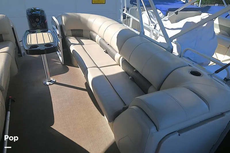 Slide: The Image of Sun Tracker Party Barge 22 DLX 2021 - 15993079