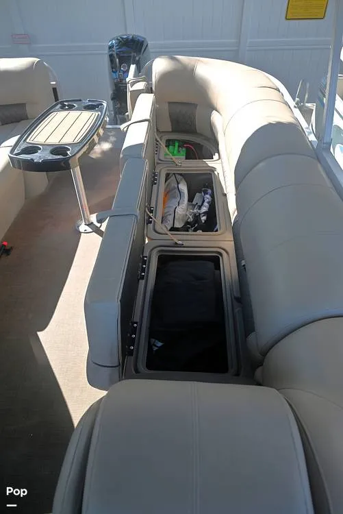 Slide: The Image of Sun Tracker Party Barge 22 DLX 2021 - 15993081