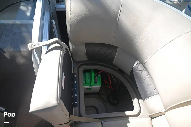 Slide: The Image of Sun Tracker Party Barge 22 DLX 2021 - 15993082