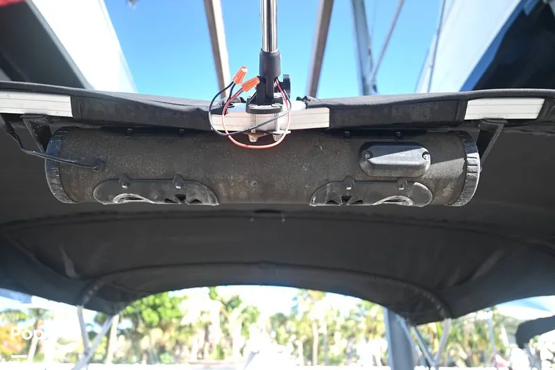 Slide: The Image of Sun Tracker Party Barge 22 DLX 2021 - 15993087