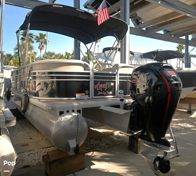 Slide: The Image of Sun Tracker Party Barge 22 DLX 2021 - 15993091