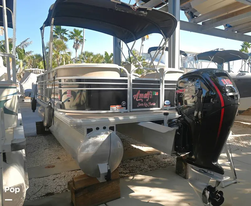 Slide: The Image of Sun Tracker Party Barge 22 DLX 2021 - 15993094