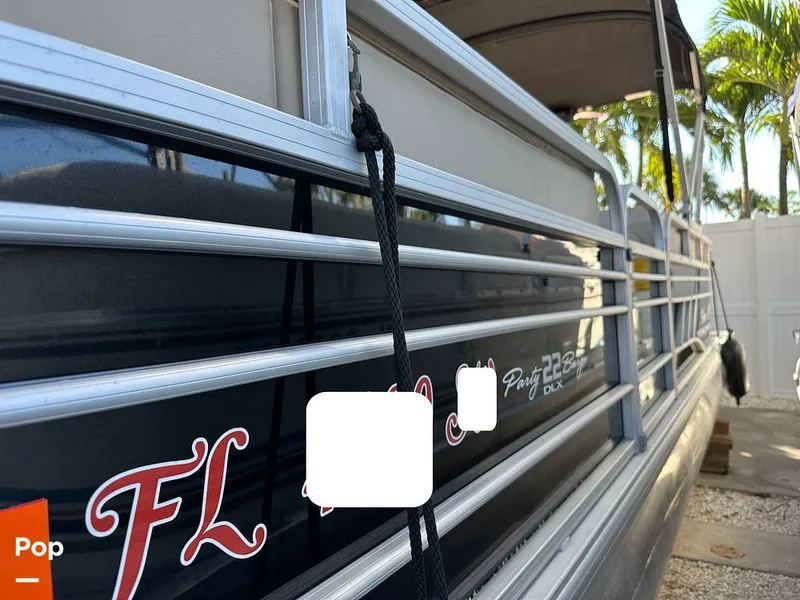 Slide: The Image of Sun Tracker Party Barge 22 DLX 2021 - 15993143