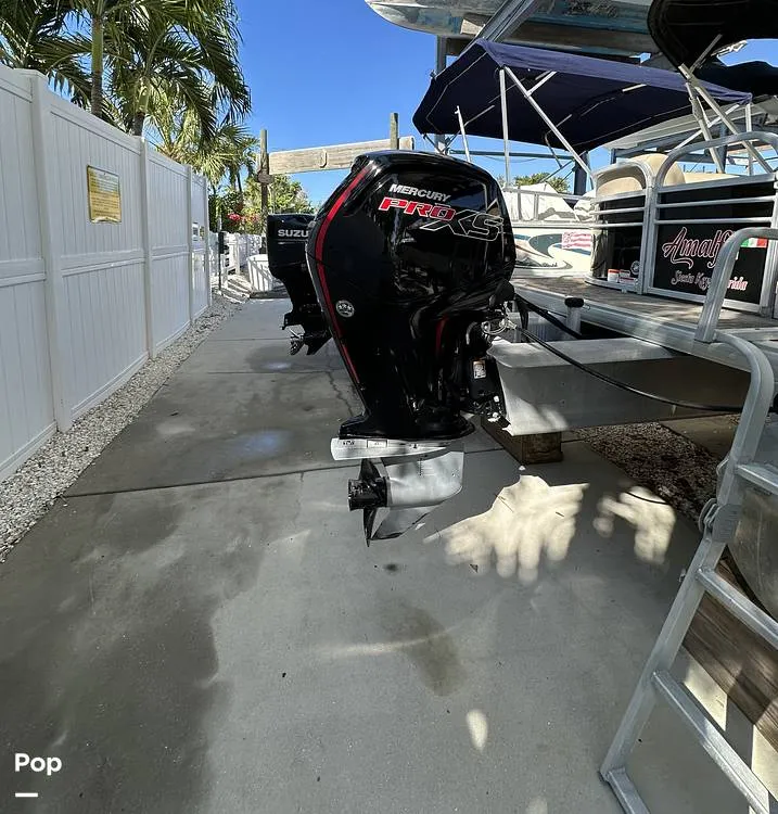 Slide: The Image of Sun Tracker Party Barge 22 DLX 2021 - 15993149