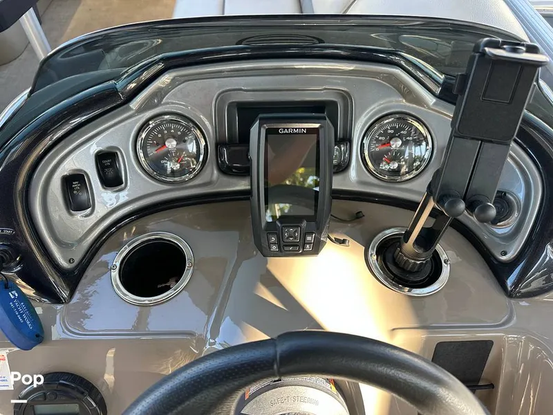 Slide: The Image of Sun Tracker Party Barge 22 DLX 2021 - 15993172