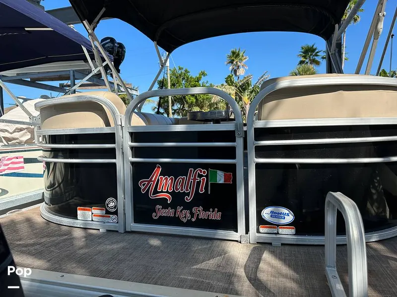 Slide: The Image of Sun Tracker Party Barge 22 DLX 2021 - 15993158