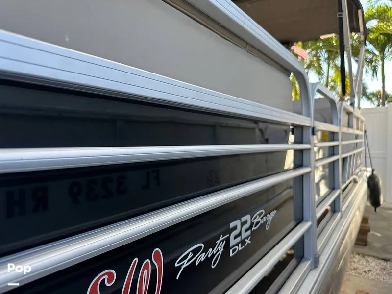 Slide: The Image of Sun Tracker Party Barge 22 DLX 2021 - 15993163