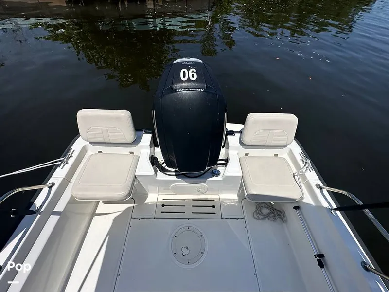 Slide: The Image of Boston Whaler 170 Montauk 2022 - 15674398
