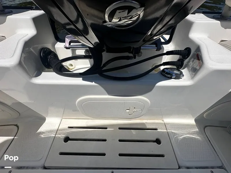 Slide: The Image of Boston Whaler 170 Montauk 2022 - 15674401