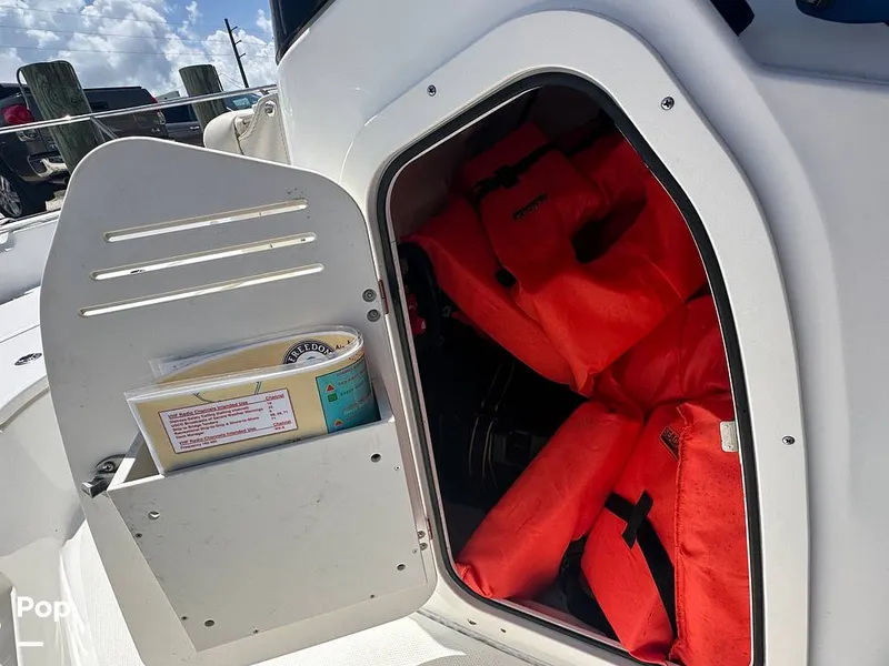 Slide: The Image of Boston Whaler 170 Montauk 2022 - 15674426