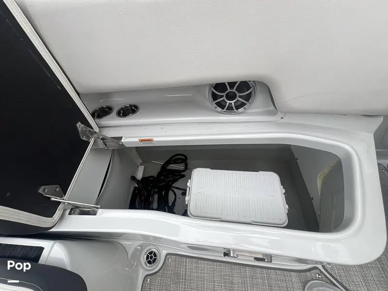 Slide: The Image of Crownline Boats 255 SS 2021 - 15664644