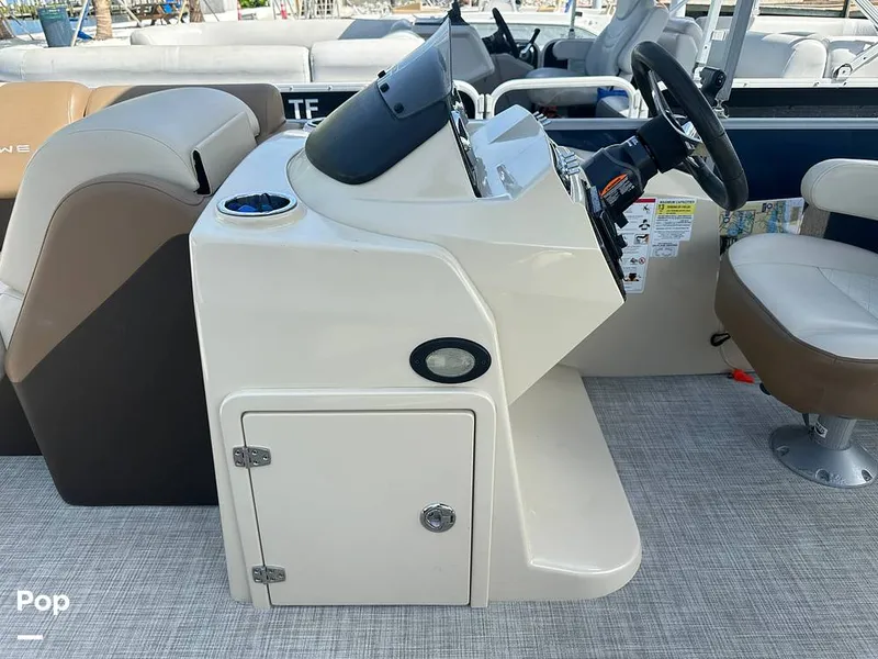 Slide: The Image of Lowe SS 230W 2024 - 15673900