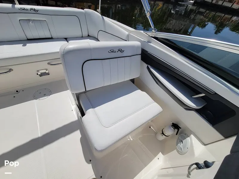 Slide: The Image of Sea Ray 240 Sundeck 2014 - 15810481