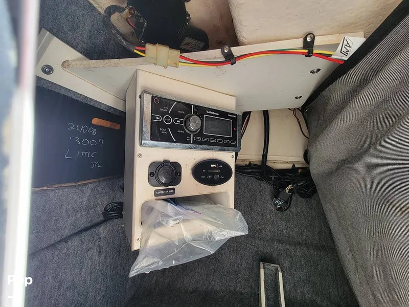 Slide: The Image of Sea Ray 240 Sundeck 2014 - 15810490