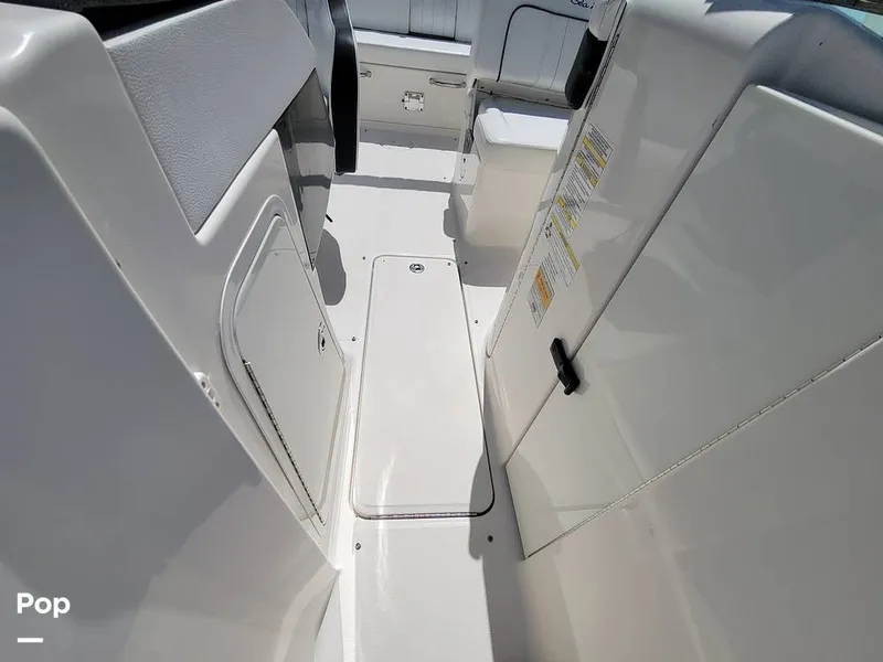 Slide: The Image of Sea Ray 240 Sundeck 2014 - 15810501