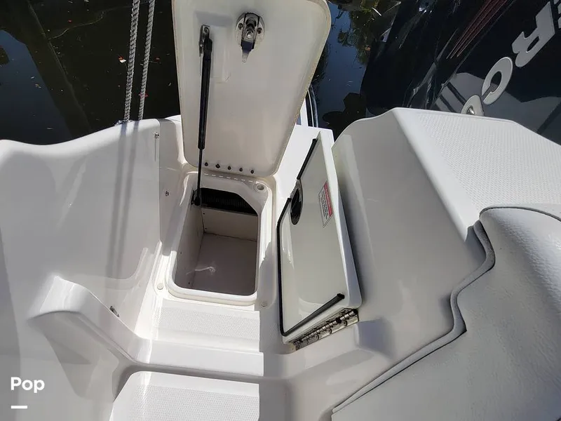 Slide: The Image of Sea Ray 240 Sundeck 2014 - 15810505