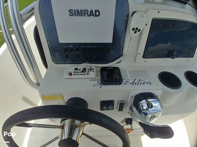 Slide: The Image of New Icom VHF - 15662575