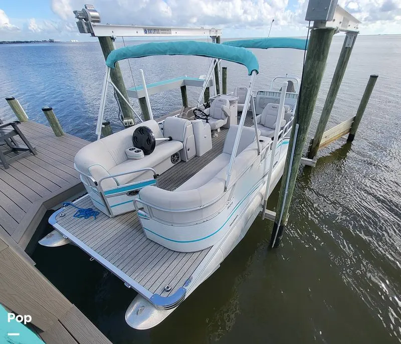 The Image of Qwest 824 Lanai Bar 2019 - 15761213