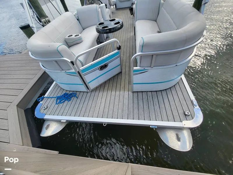 Slide: The Image of Qwest 824 Lanai Bar 2019 - 15761239