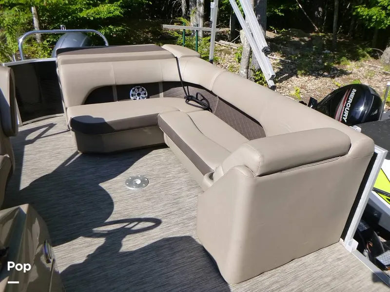 Slide: The Image of Bennington 21SXP 2020 - 15801591