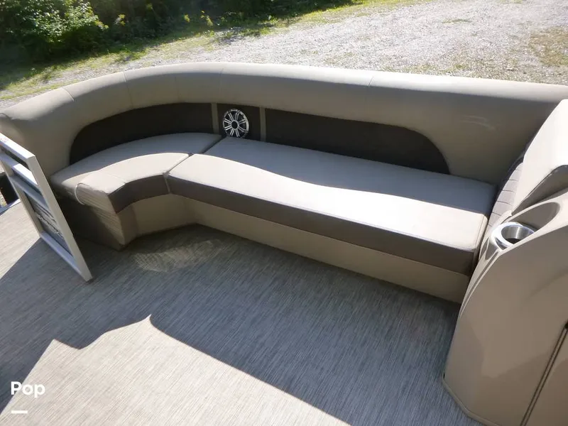 Slide: The Image of Bennington 21SXP 2020 - 15801555