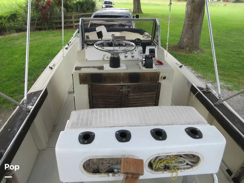Slide: The Image of Boston Whaler 220 Outrage 1980 - 15686855