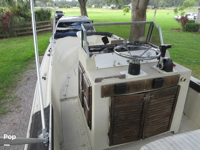 Slide: The Image of Boston Whaler 220 Outrage 1980 - 15686856