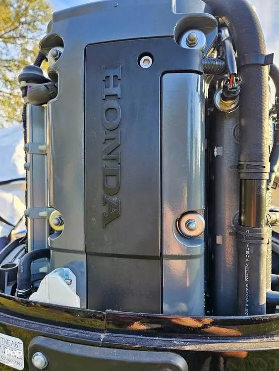 Slide: The Image of Boston Whaler 220 Outrage 1980 - 15657638