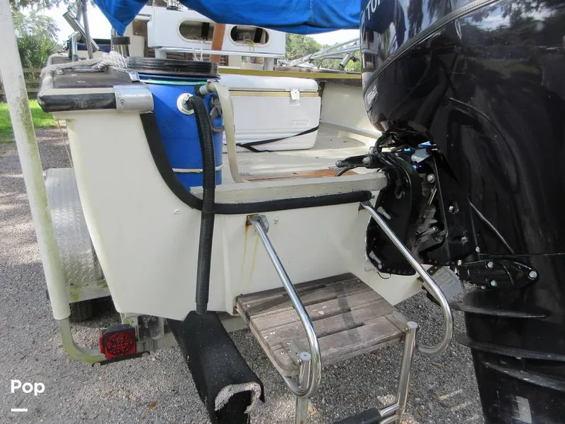 Slide: The Image of Boston Whaler 220 Outrage 1980 - 15686812