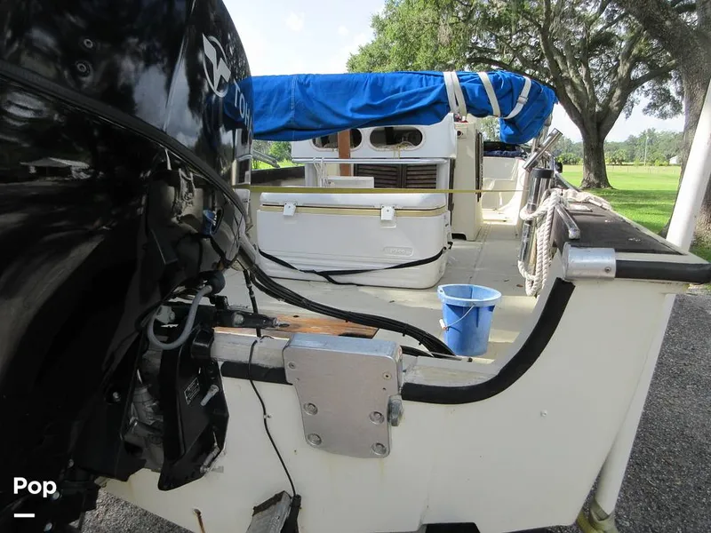 Slide: The Image of Boston Whaler 220 Outrage 1980 - 15686817