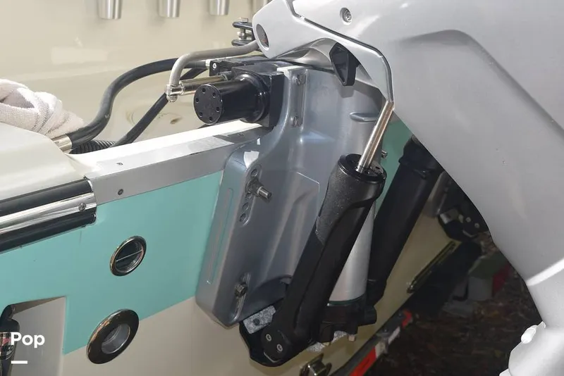 Slide: The Image of Mako 284 CC 2020 - 15913885