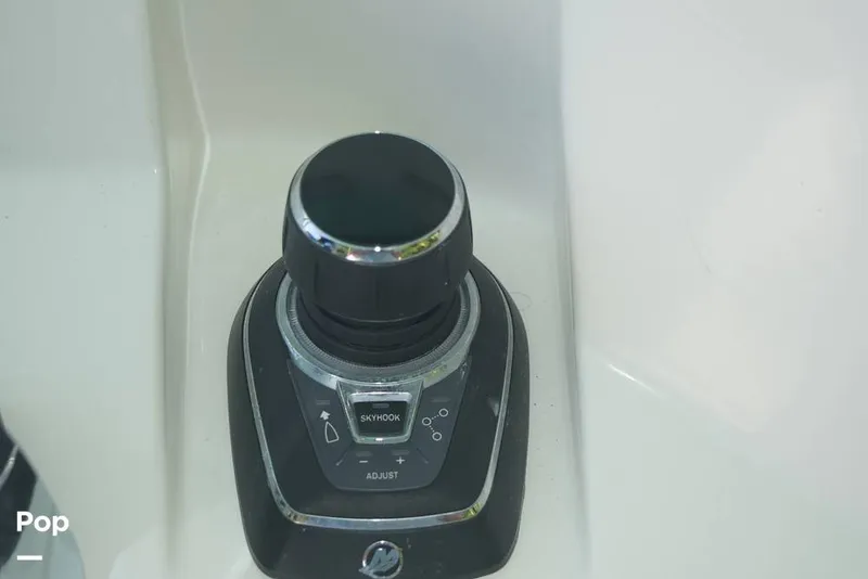 Slide: The Image of Mako 284 CC 2020 - 15913768