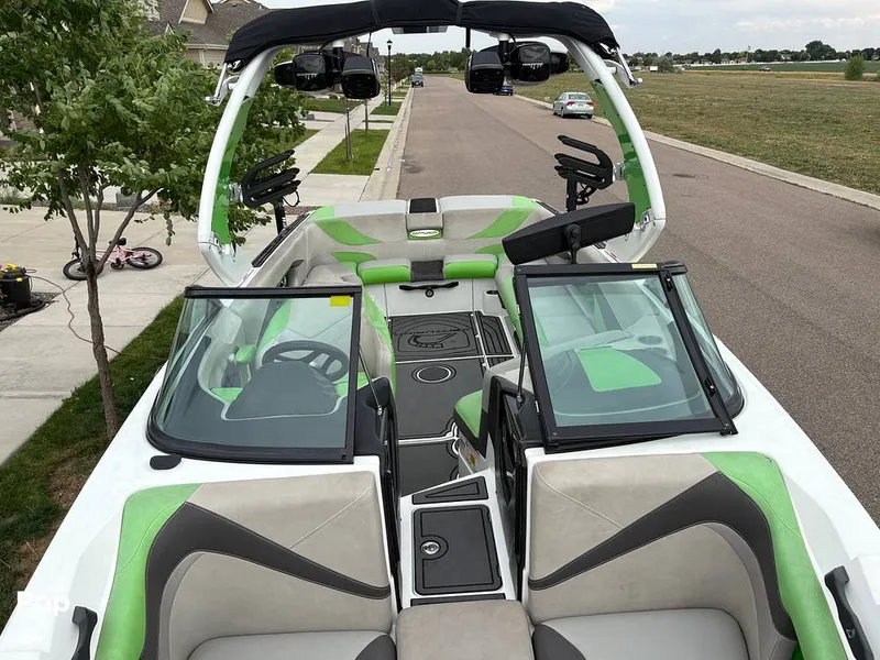 Slide: The Image of Centurion Enzo FS44 2016 - 15737718