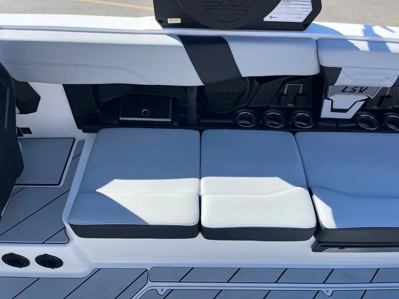 Slide: The Image of Malibu 26 LSV 2026 - 19