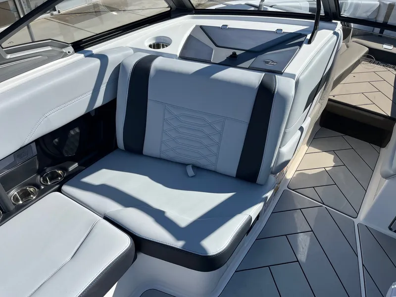 Slide: The Image of Malibu 26 LSV 2026 - 26