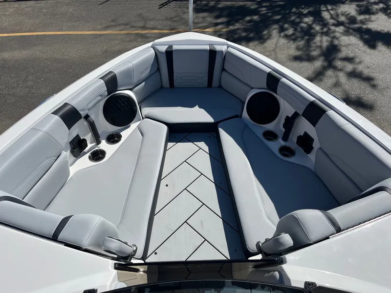 Slide: The Image of Malibu 26 LSV 2026 - 31