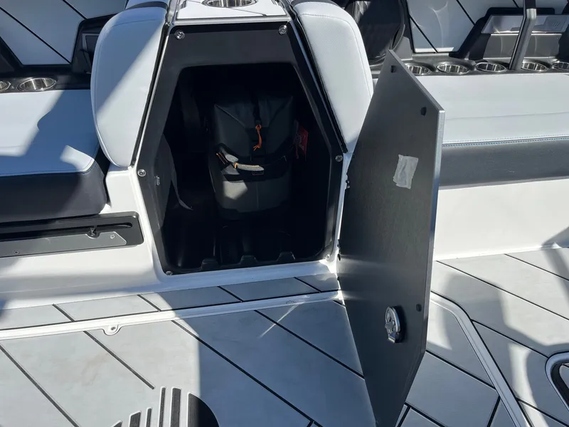 Slide: The Image of Malibu 26 LSV 2026 - 38